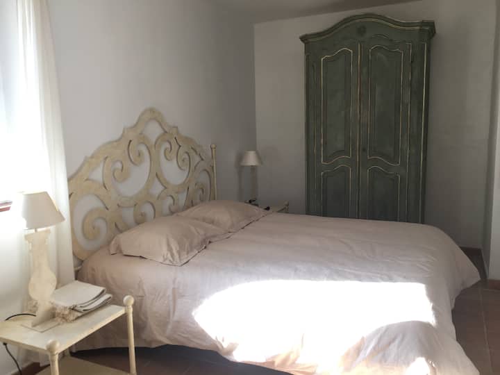 Krevati i dhomës së parë të gjumit 160