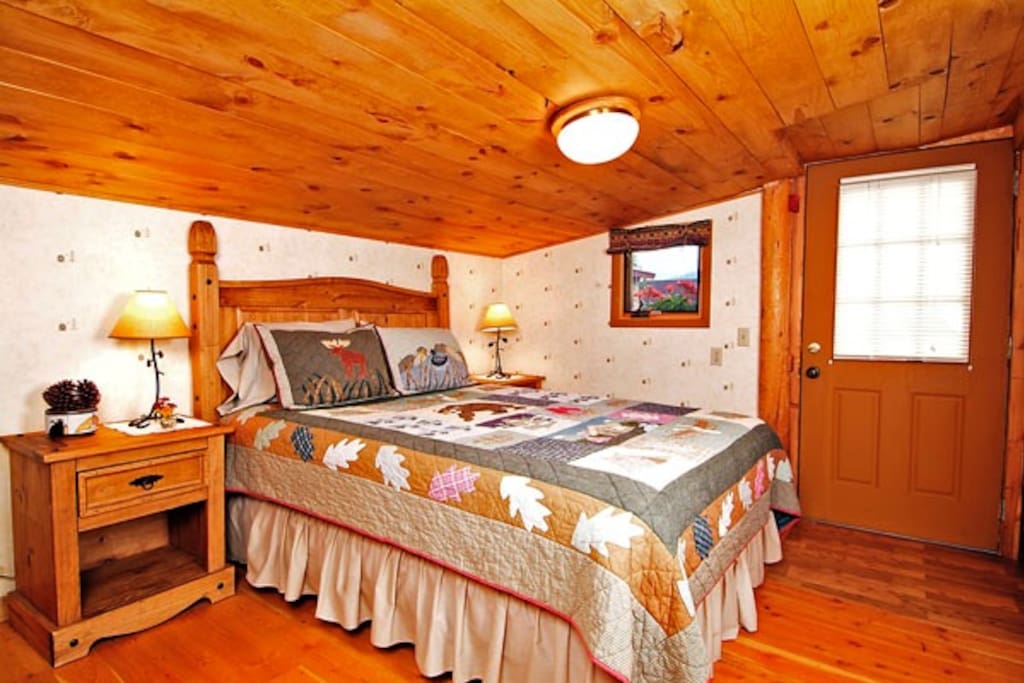 Bedroom with Queen bed