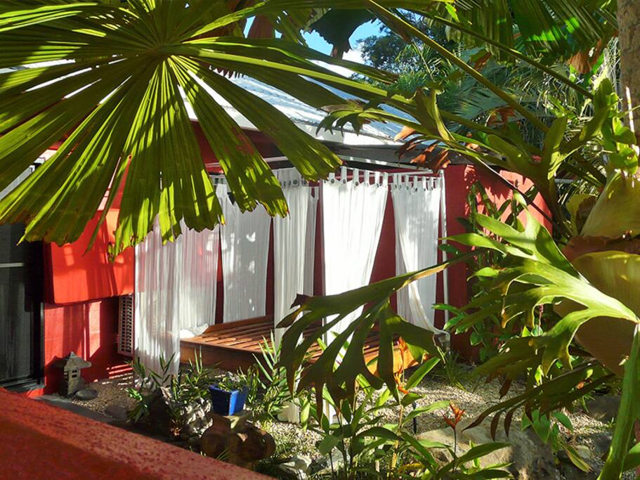 Poppy Room with private outdoor garden area