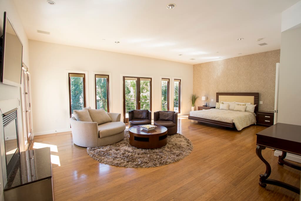 Master Bedroom - Eastern King bed