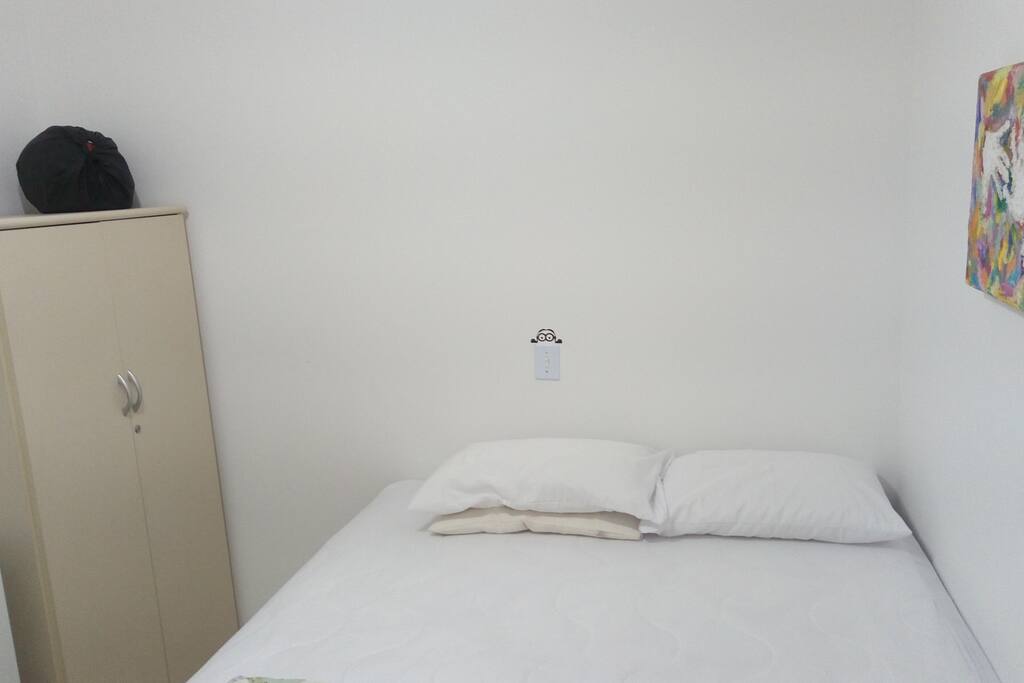 Mais um pouquinho do quarto...