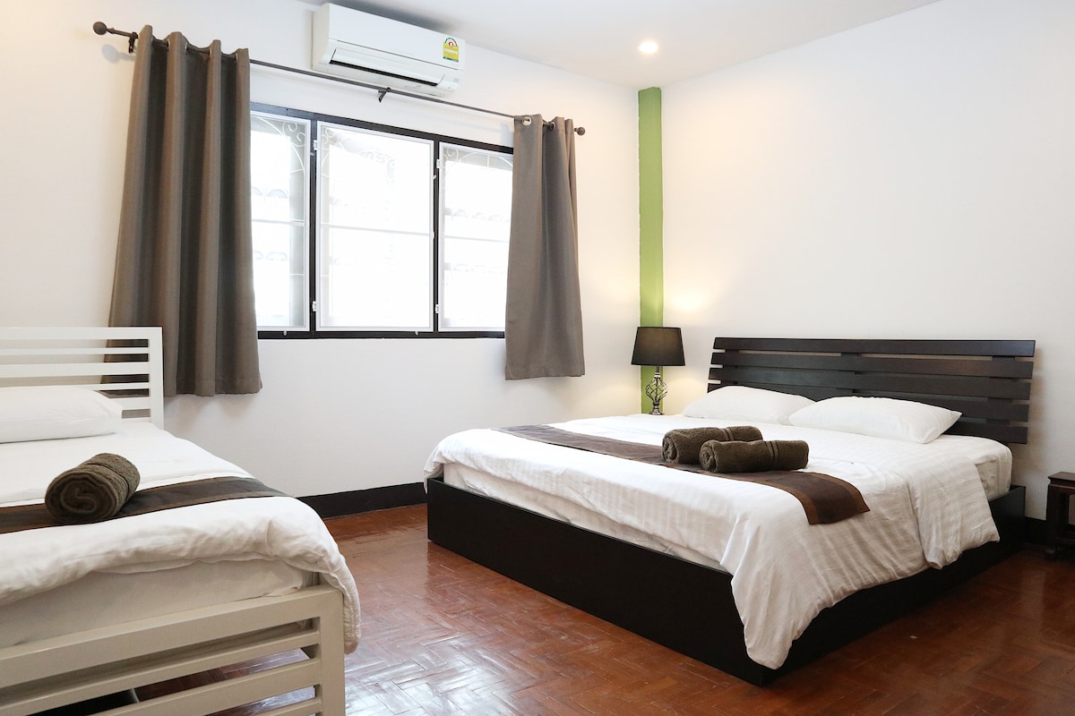 Rear bedroom. All bedrooms have air conditioners. (Downstairs are fans only, but it keeps fairly cool there.) There is one king size double bed and also one single bed here.