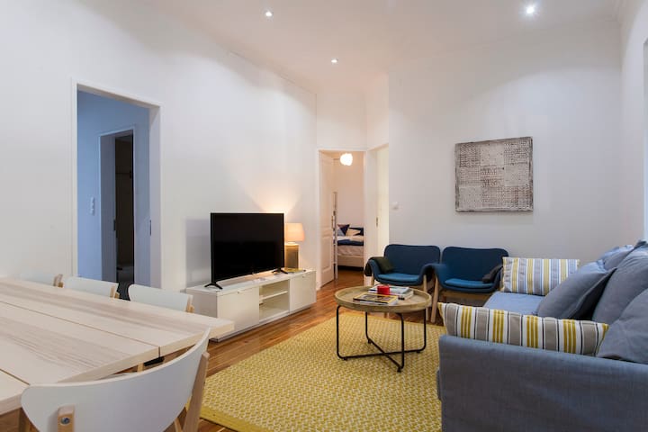 2 BEDROOM APARTMENT NEAR AV. LIBERDADE