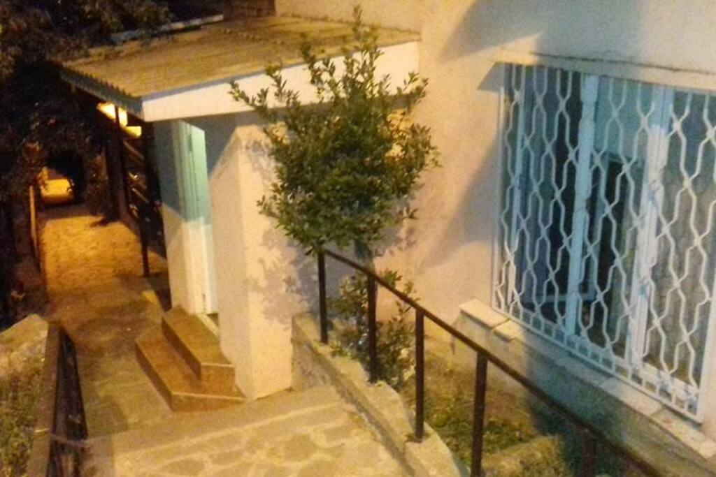 entrance from street