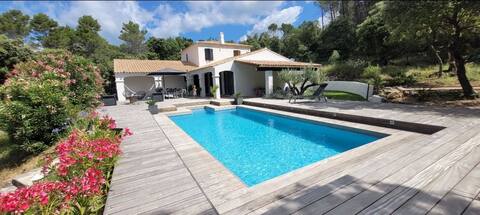 Modern 8-person Provencal villa with pool
