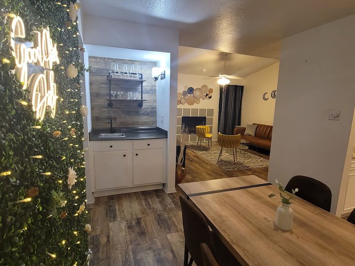 Cozy, Comfy Escape in Tanglewood/Galleria Condominiums for Rent in