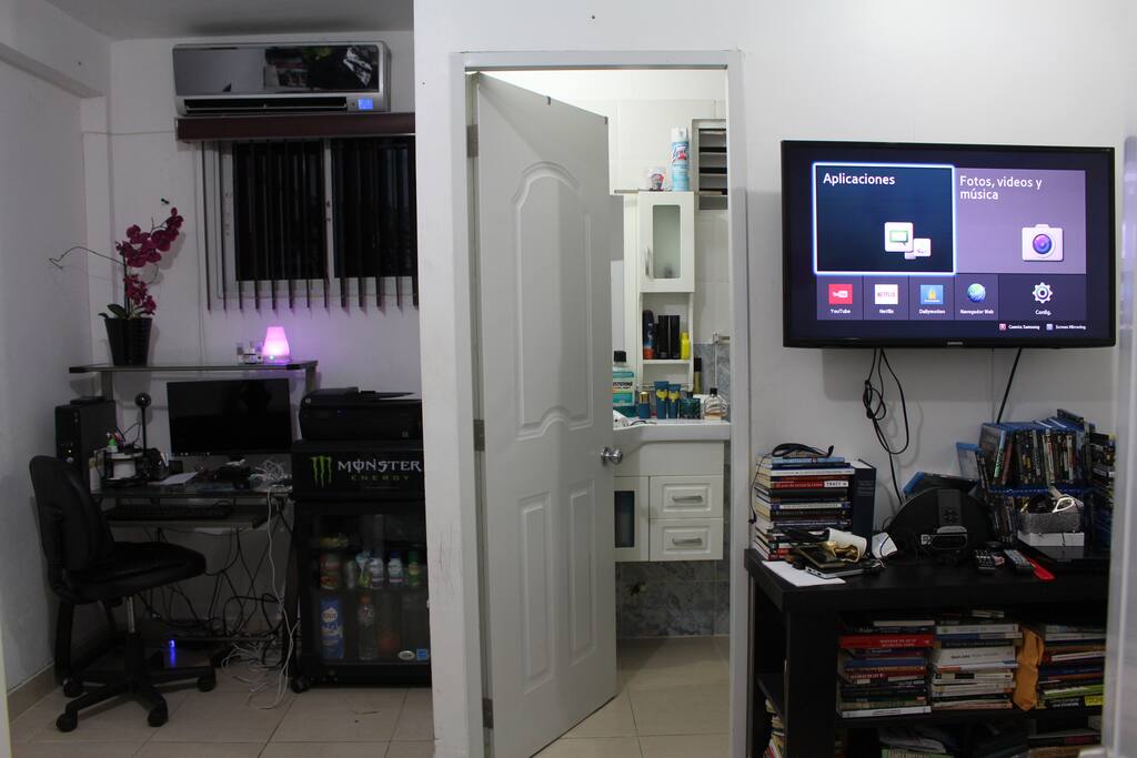 Aire acondicionado, Televicion 42 Pulgadas, Blue Ray DVD Player, Radio Depertador
