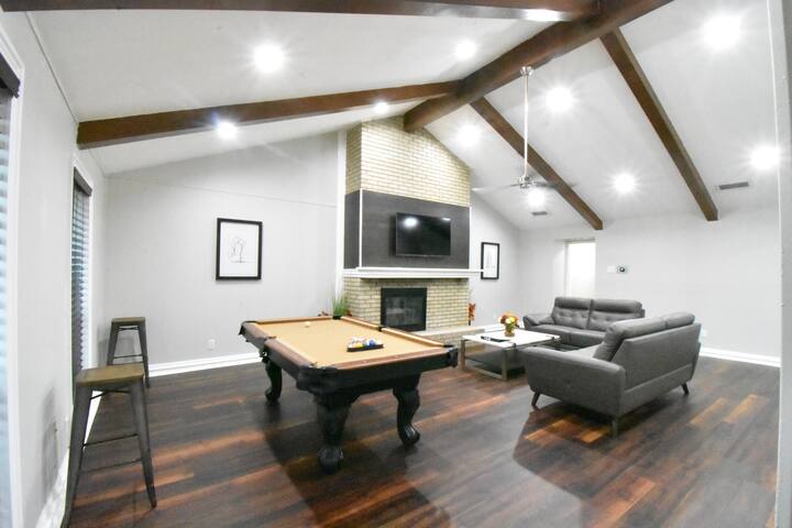 Full Duplex 6bed/4bath/4 car gar gallery image 4