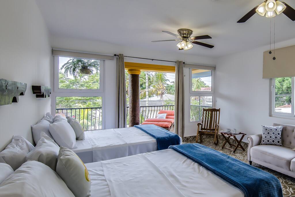 Elementos del Sur, 2nd Floor Master Suite with patio access