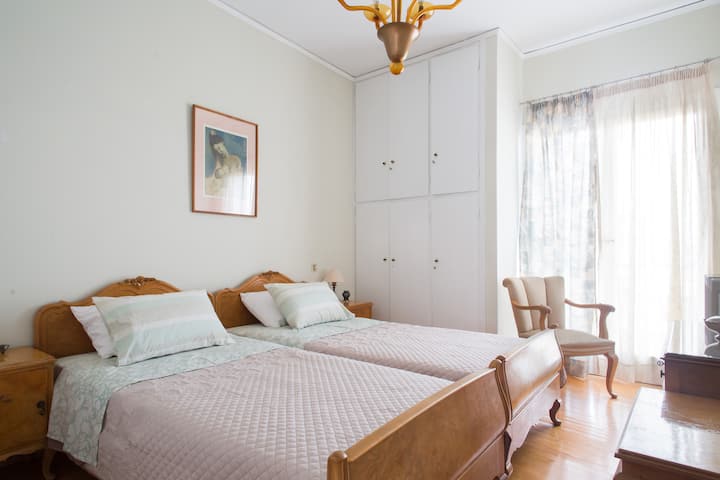 Lydia.Two single beds and romantic atmosphere.