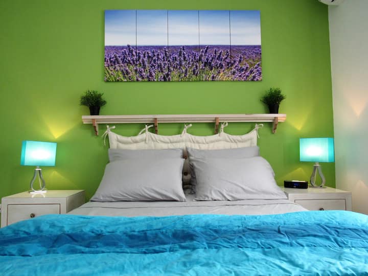 5⭐️. Jen Ackerman. 16. i 20. siječnja. „Toplo preporučujem Javierov smještaj. Besprijekorno čista, odlična posteljina, mekani jastuci i lijep novi udoban madrac. Čak su imali i dodatne deke za noći koje su bile prohladne... ”

Spavaća soba 1. Bračni krevet (160x200). 