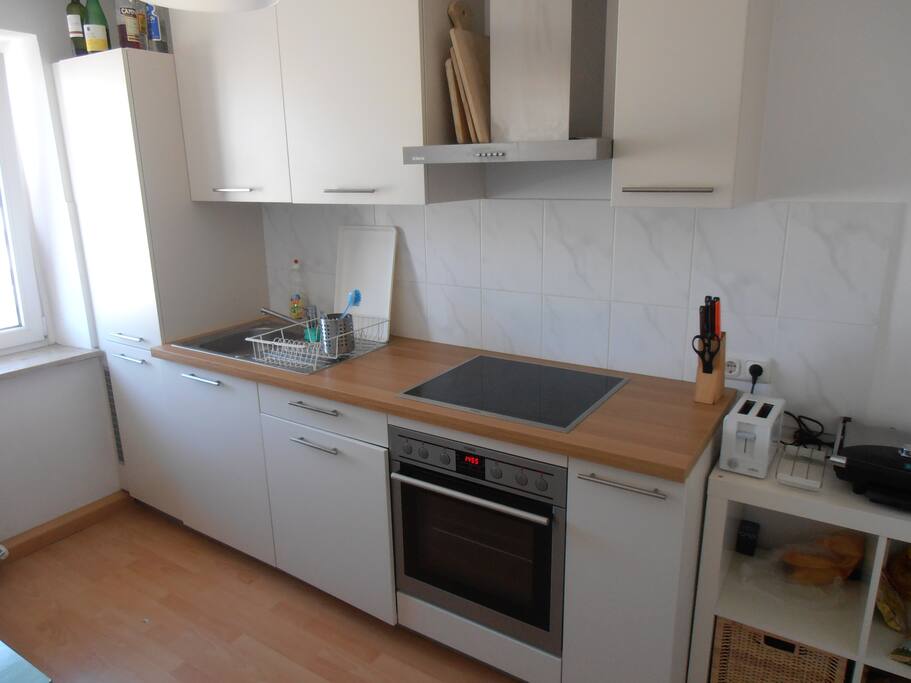 Shared kitchen, incl. dishwasher.