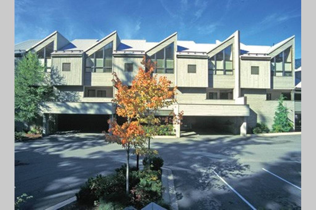 Whistler Sundance Worldmark Luxurious 1BR & Den/4BD plus for 6