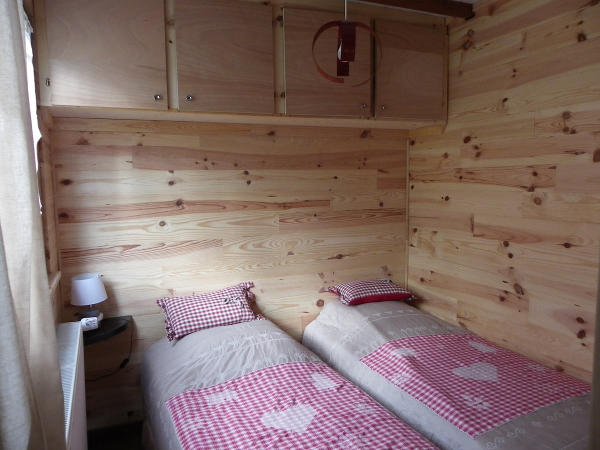 Habitación para niños 2 camas de 80 X 200 que se pueden acoplar para hacer una cama de 160 X 200