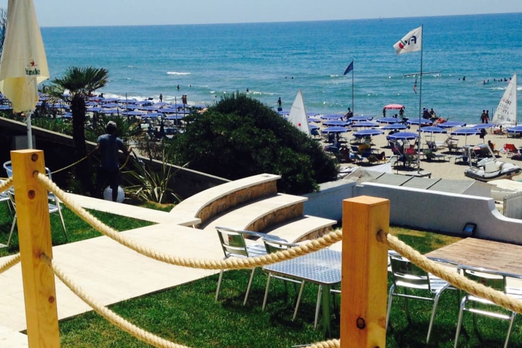 Lavinio Mare; public and private beach just 2 km from the house
http://abbraccio.club/attivita.php