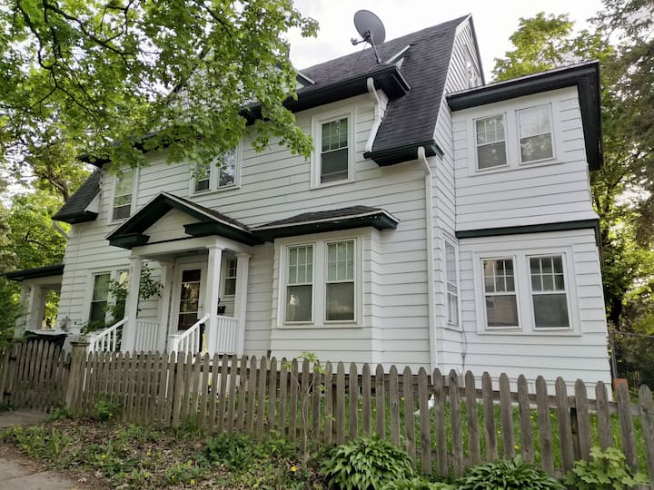 Classic American House in Heart of Westcott 接近 SU Houses for Rent in