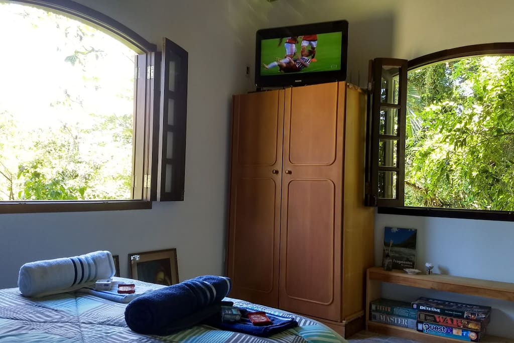 Quarto 2 - 1º Andar - TV a Cabo e WiFi