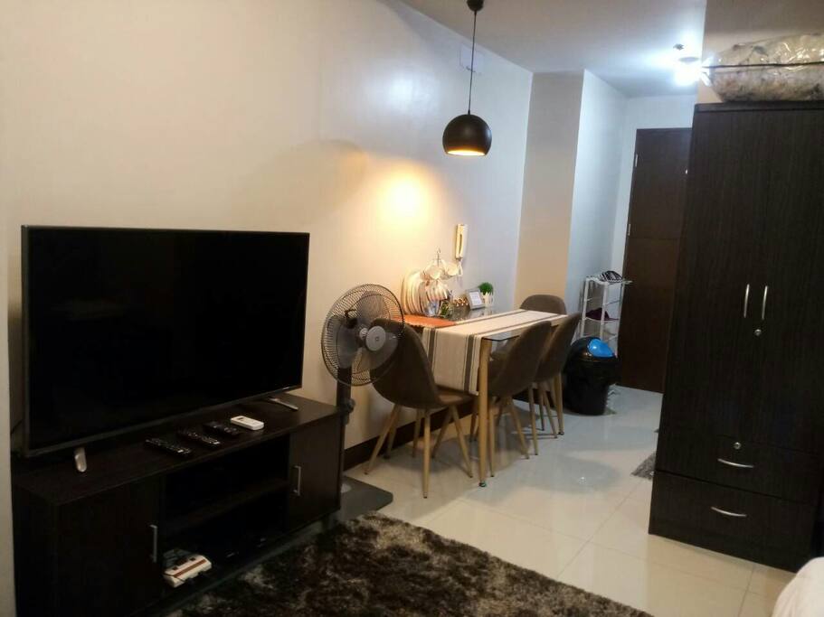 50" Ultra HD Smart TV with MOVIES