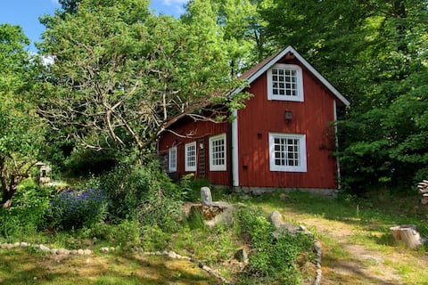 Cozy tiny house by Lake Mien