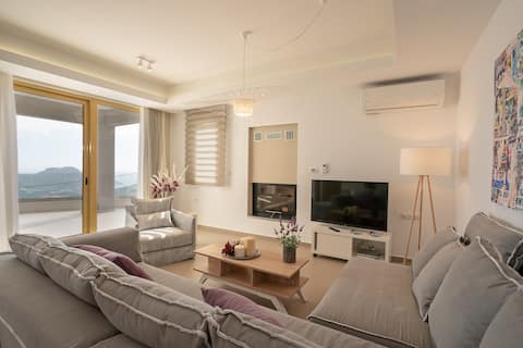 Popular Airbnb listing: Seaview Villa w/Heated Pool, Jacuzzi, Sauna & BBQ in Δήμος Αγίου Βασιλείου