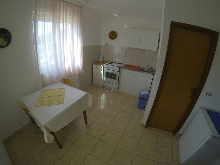 Kuhinja-kitchen-Apartman B