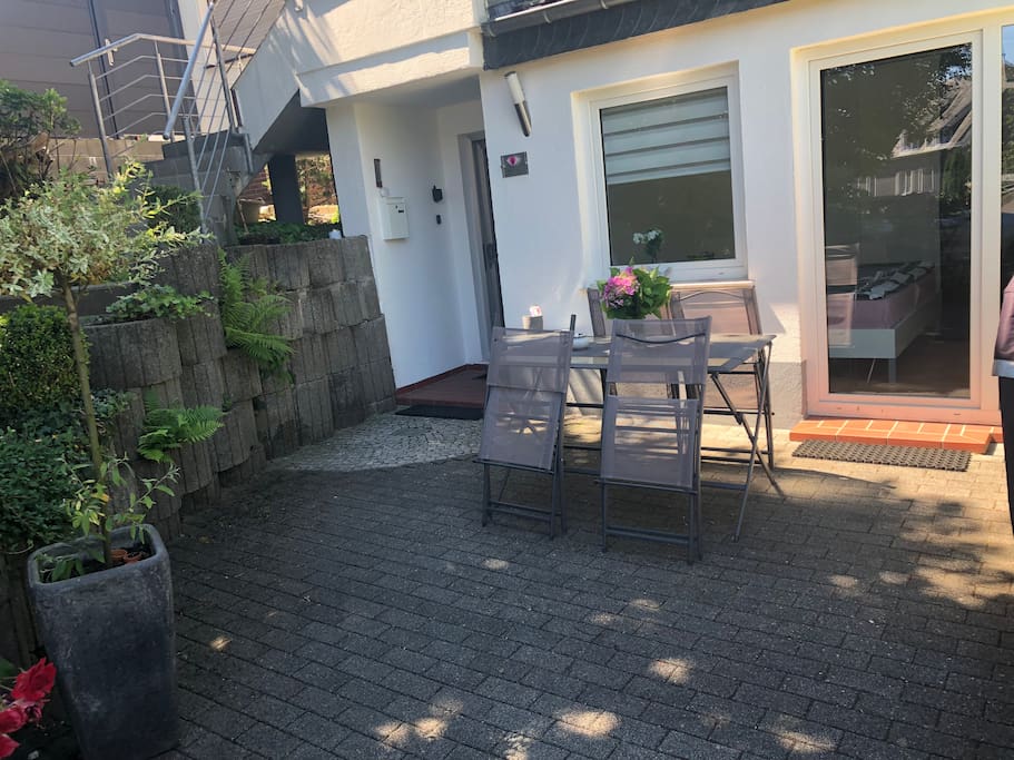 Terrasse mit eigenem Hauseingang