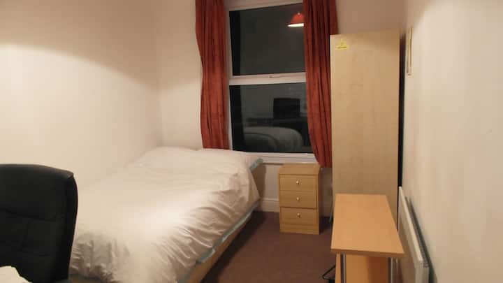 חדר שינה 4 (יחיד)