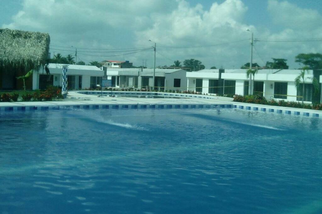 PISCINA