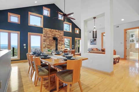 WOW the VIEWS~Close t town~HotTub under the STARS~