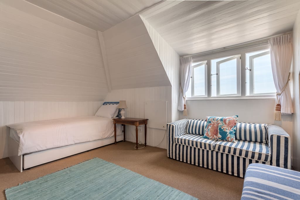 Main Bedroom - Single bed with Pull-out Bed under