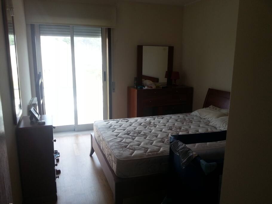 quarto com cama de casal