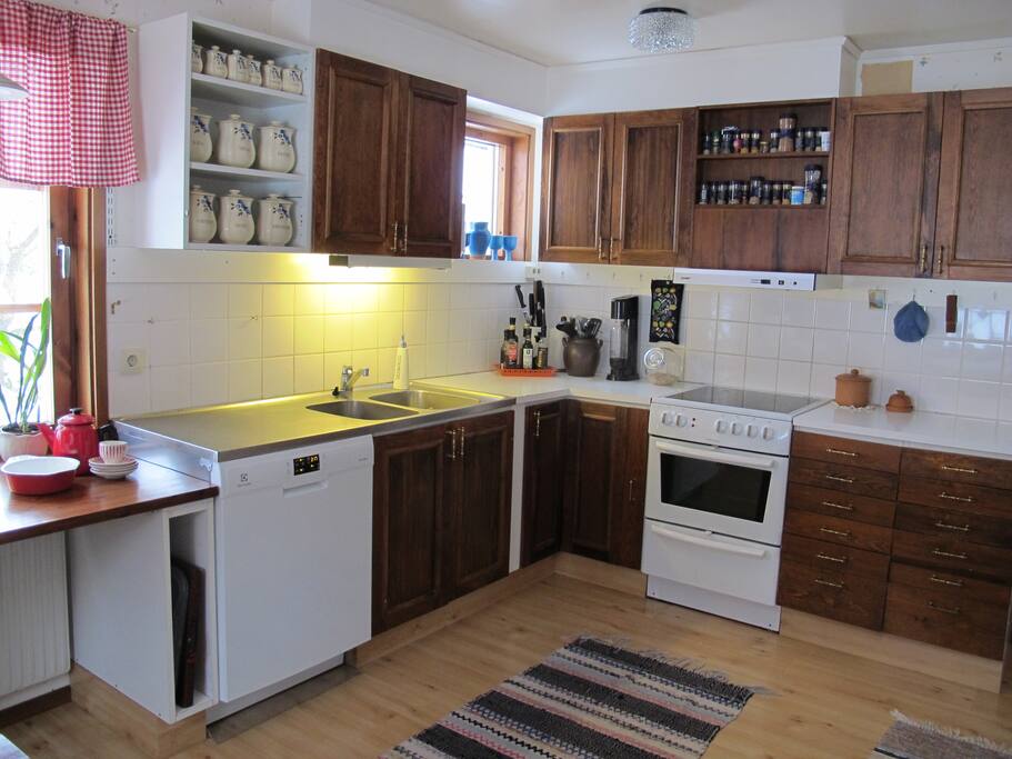 You can share the kitchen with us. You´ll get your own shelf in the refrigerator and freezer if needed.