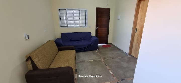 Obývacia izba s rozkladacou pohovkou a rozkladacou pohovkou pre dve osoby