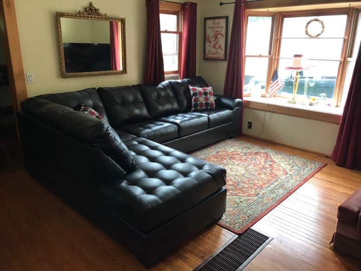 Cute Cottage-sleeps 10, Game Room, Discgolf & More - New Hampshire