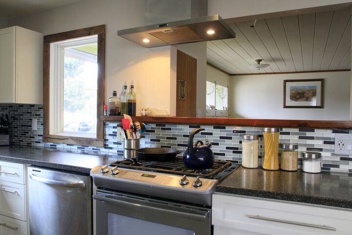 Charming downtown home, Bogart park gallery image 2