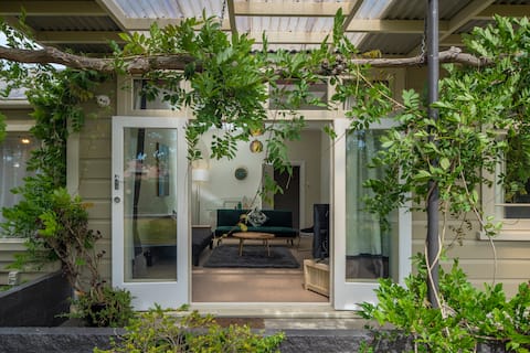 U Studios Masterton: Villa