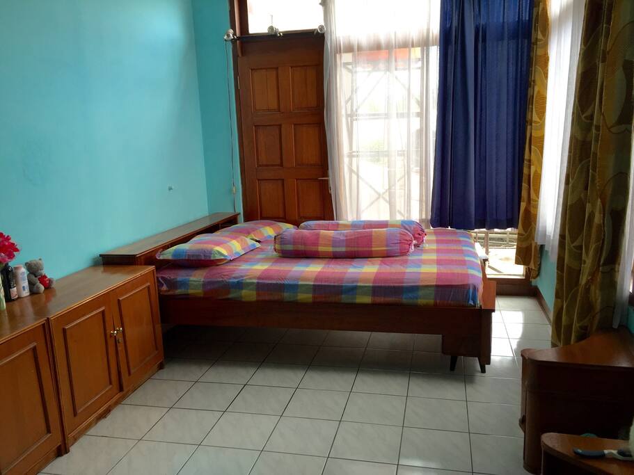 Room with double bed and equipped with extra bed