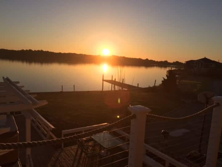 Breathtaking Waterfront Houses for Rent in Mastic Beach, New York