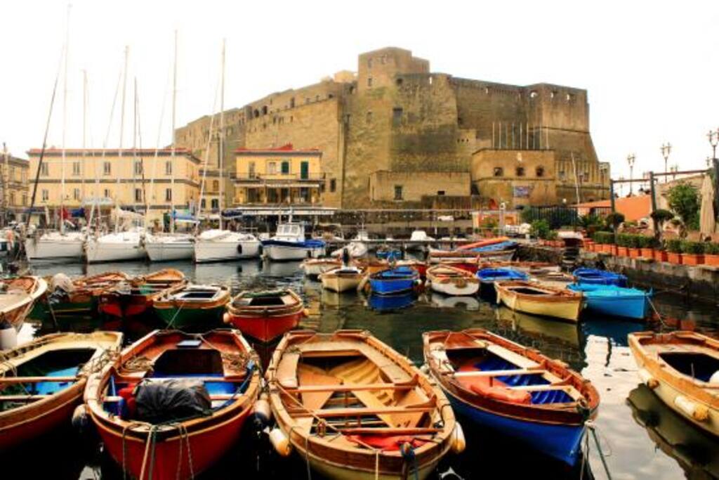 La spettacolare location di Castel dell'Ovo