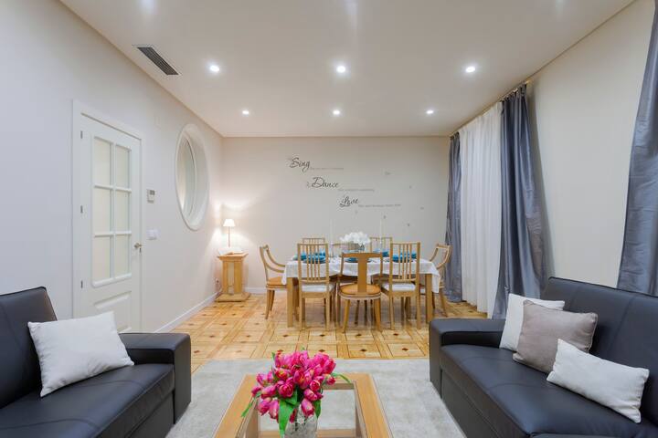 Luxury 4 Bedrooms in Golden Mile gallery image 3