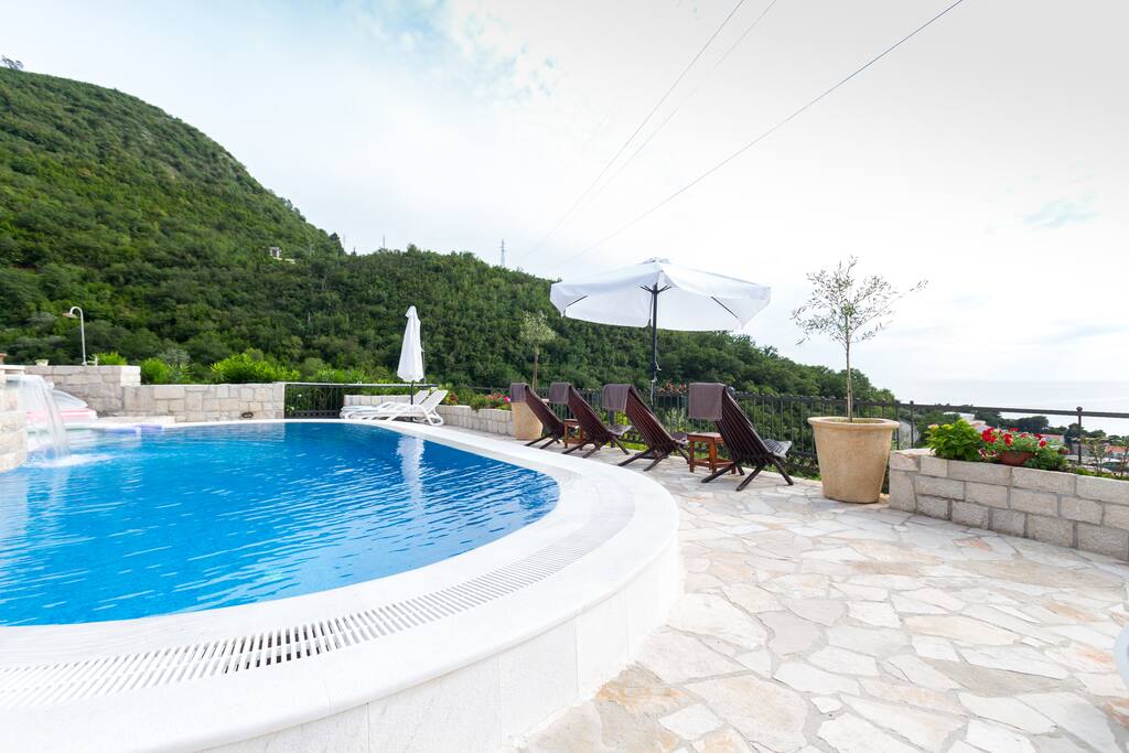 Cleaning the swimming pool and garden is our duty, ad we do that early in the morning before you wake up.
