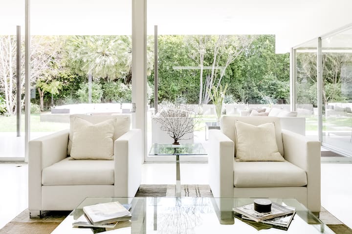 Masterpiece, Views, Private with Walls of Glass gallery image 4