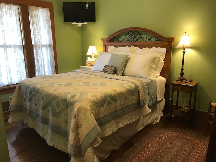 Spring River Stonehouse Inn, Ben's Room Boutique hotels for Rent in