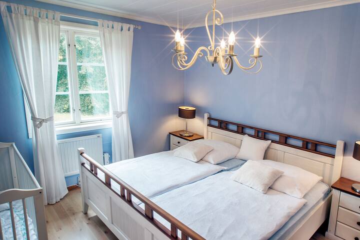 ห้องที่สองมีเตียงเด็กอ่อน ใช้วันหยุดในสไตล์สวีดิช