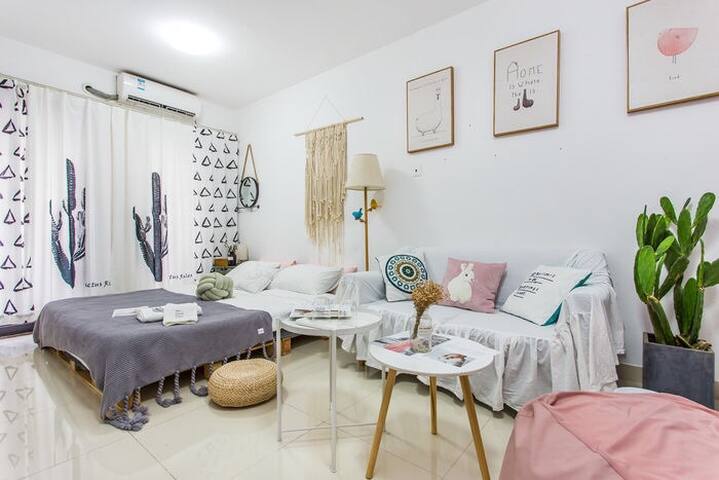 (Designer Room) One Minute to Metro Station / Window of the Near World / Vientiane World / Technology Park Nordic Junior Suite