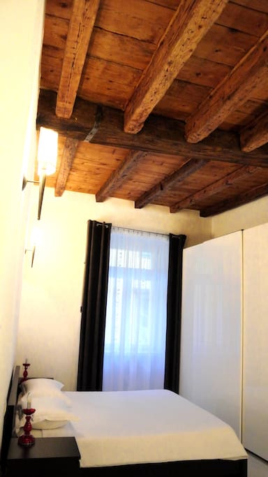 Dettaglio antiche travi lignee