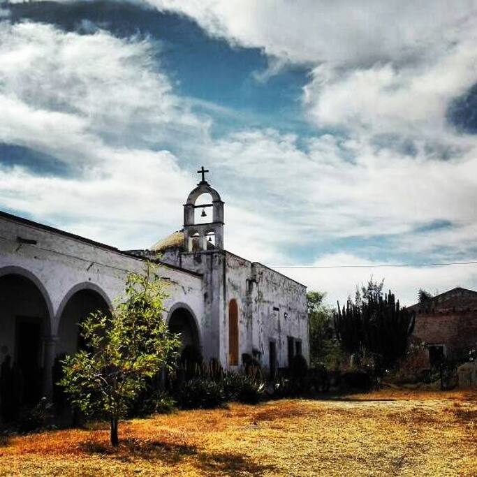 Portal principal/capilla