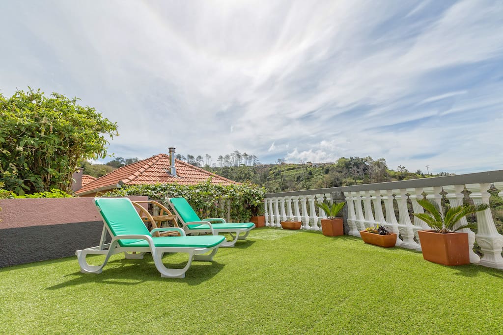 A grassed terrace for enjoying the great views and the sun. With the adjoining decked BBQ area you can really get the most of those Madeiran evenings (The grass is imitation but good quality)