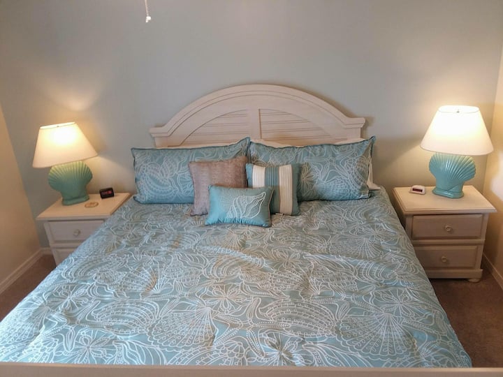 King size bed in master with on suite bathroom