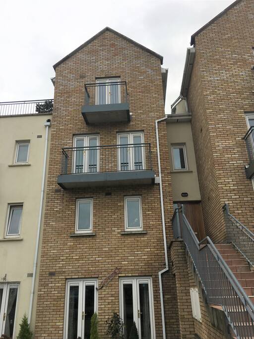 2 story apartment with steps to entrance.